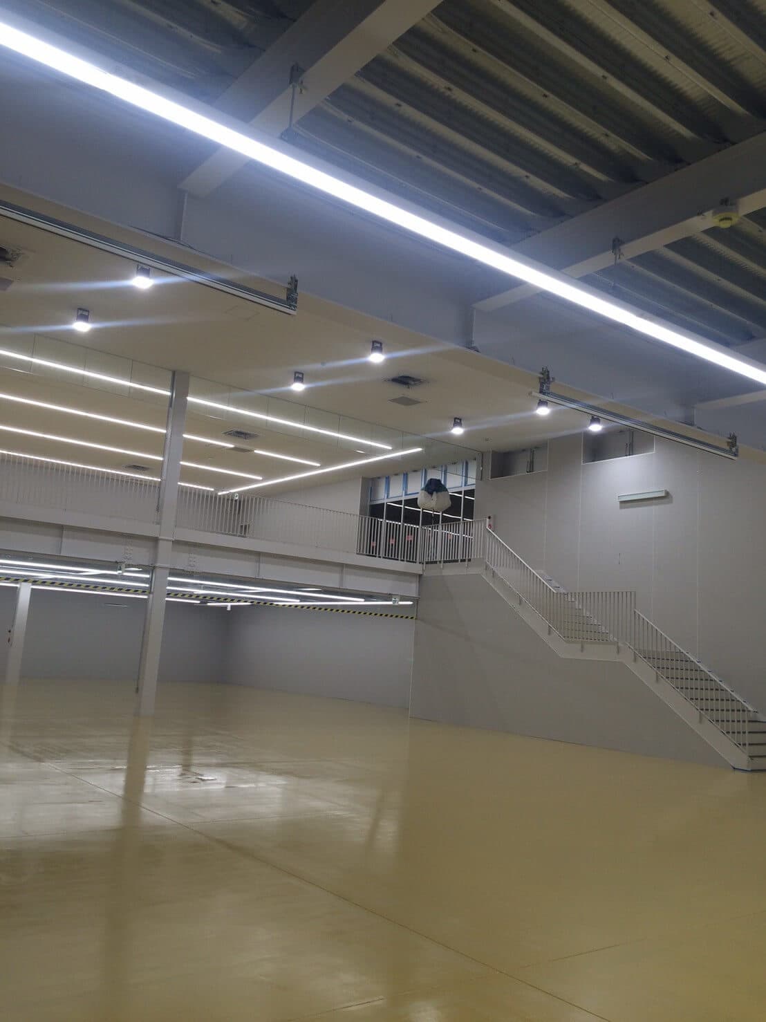 工場内LED電気工事 | 名古屋市名東区の電気工事ならアップライズ
